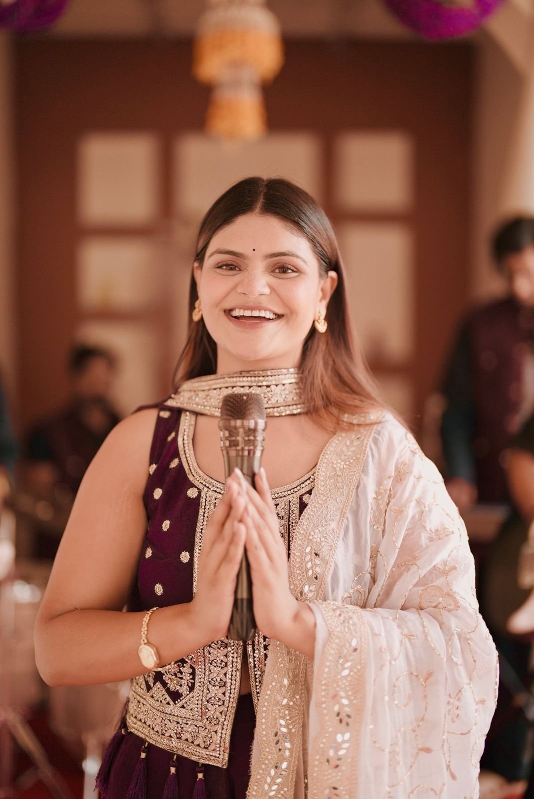 Anchal Bhatt greeting the audience on stage
